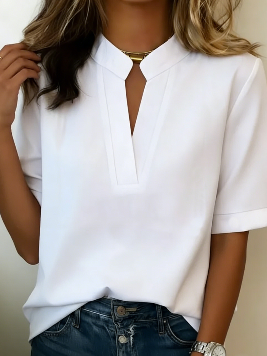 Margaux - Chique Blouse met V-hals en Gouden Detail