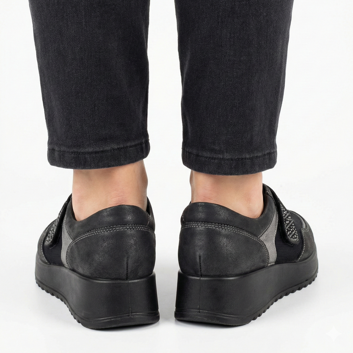 "April - Comfortabele Schoen voor Dames" kan herschreven worden als "April Comfortabele Schoen voor Dames".