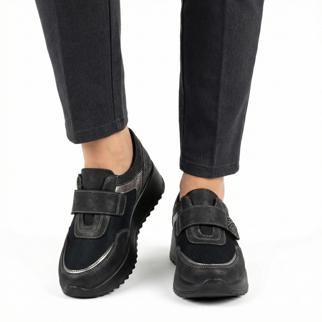 "April - Comfortabele Schoen voor Dames" kan herschreven worden als "April Comfortabele Schoen voor Dames".