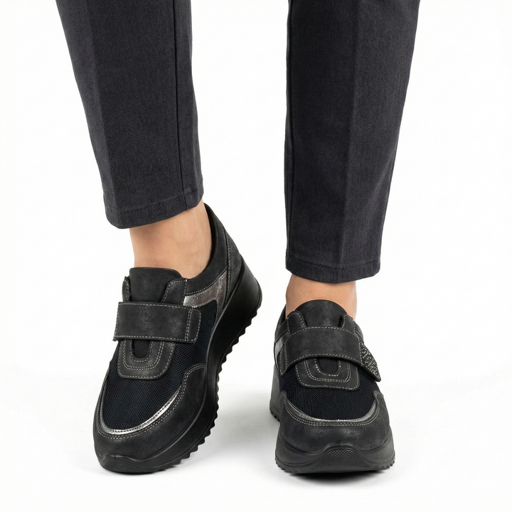 "April - Comfortabele Schoen voor Dames" kan herschreven worden als "April Comfortabele Schoen voor Dames".
