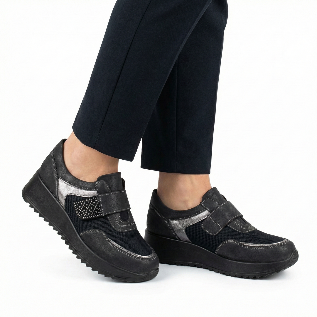 "April - Comfortabele Schoen voor Dames" kan herschreven worden als "April Comfortabele Schoen voor Dames".