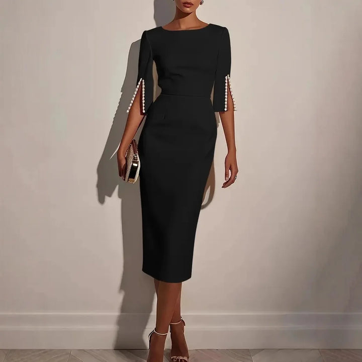 LUCIA - ELEGANTE JURK MET OPEN MOUWEN GERAFFD MET PARELS